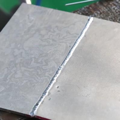 铝板加丝焊接操作演示